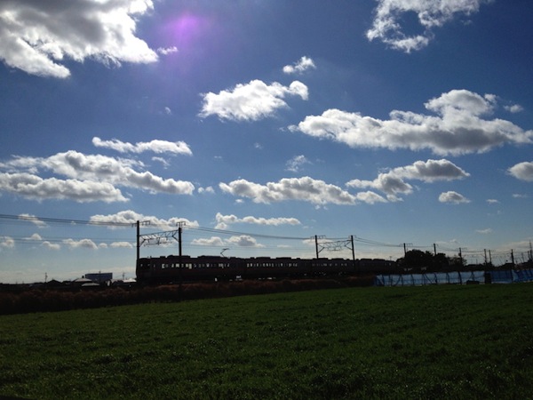 電車と青空