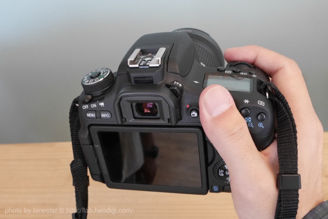 EOS 8000D