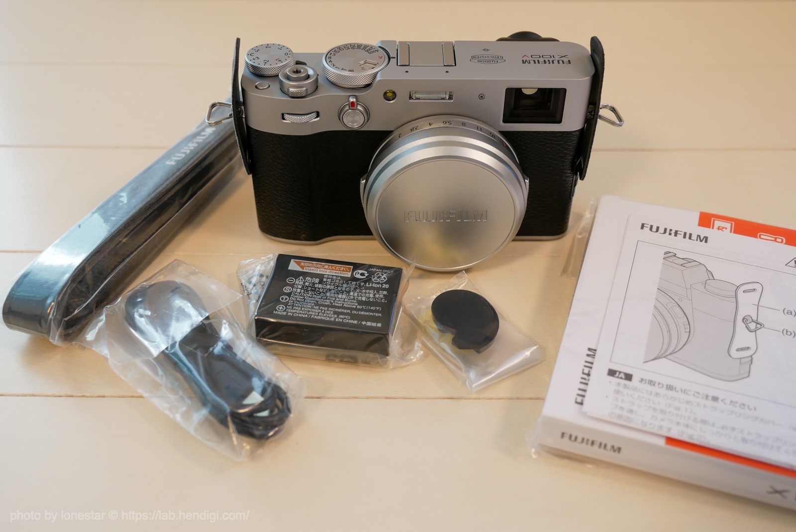 FUJIFILM X100V