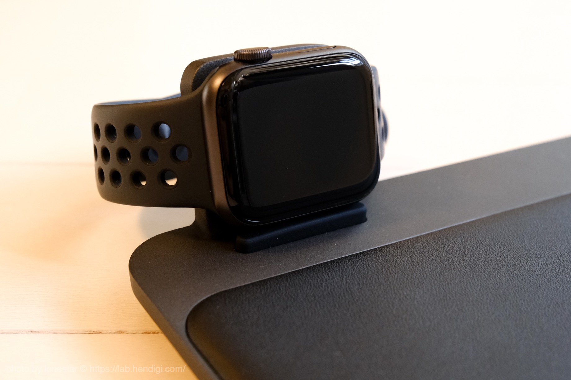 ノマド　充電パッド　Apple Watch