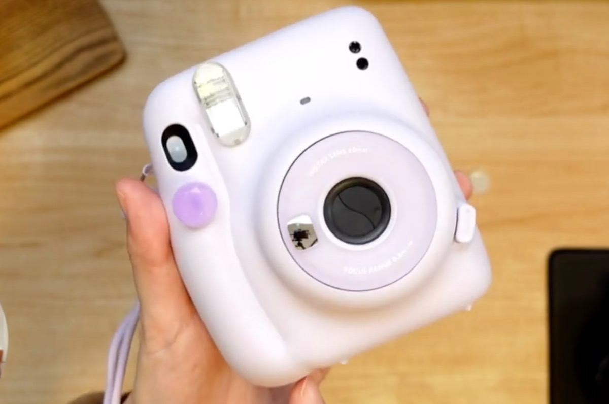 instax mini 11　シャッターボタン