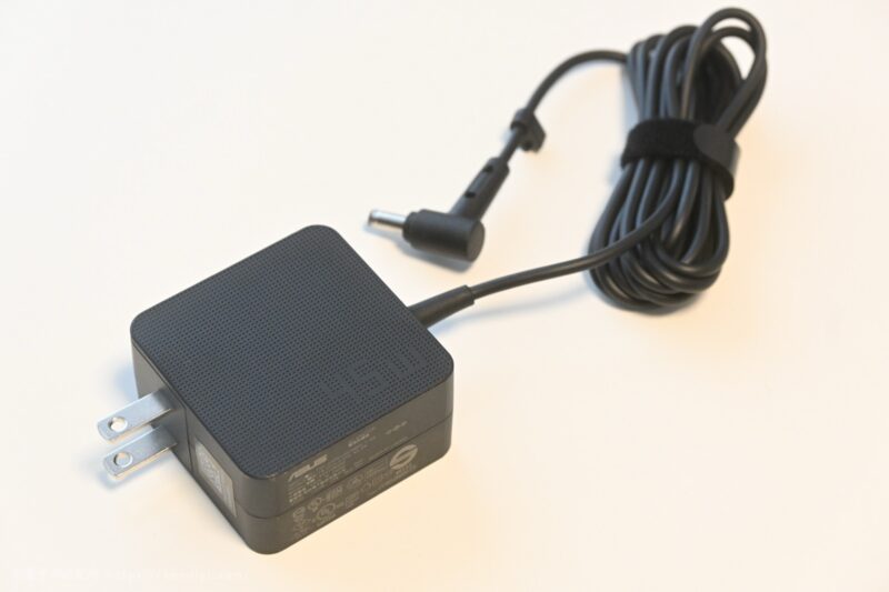 ASUS Vivobook Go 14 充電器