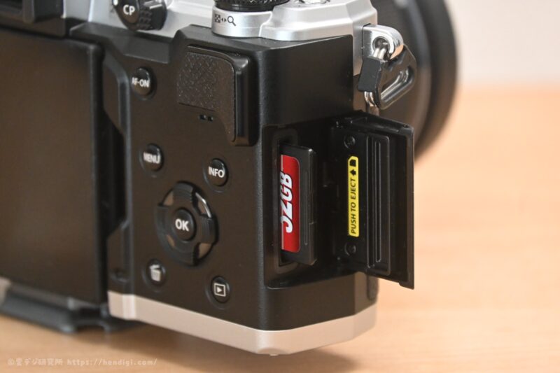 OM-3　カードスロット