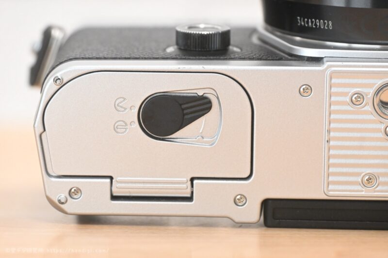 OM-3　バッテリーカバー