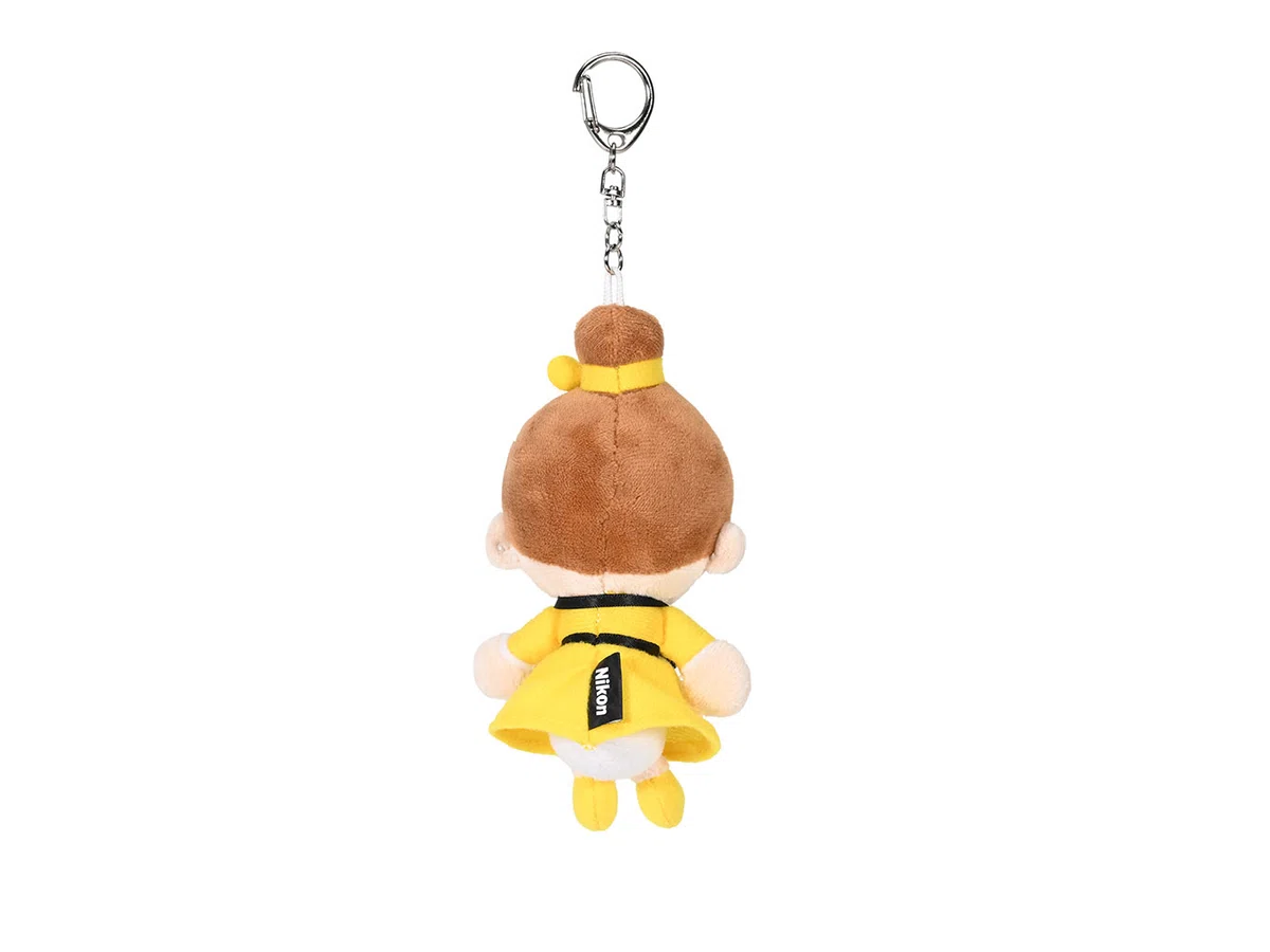 黒いカメラバッグに取り付けたニコンちゃんぬいぐるみチャーム