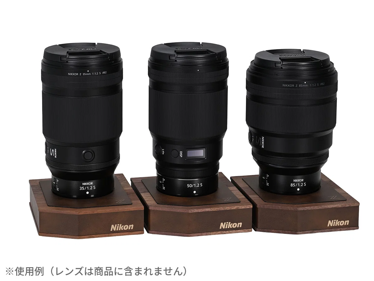 3本のNIKKOR Zレンズをニコンのレンズ展示台 Zマウントに載せた使用例